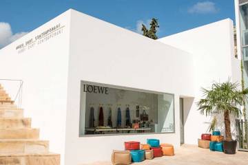 Loewe abre una tienda de verano en Ibiza