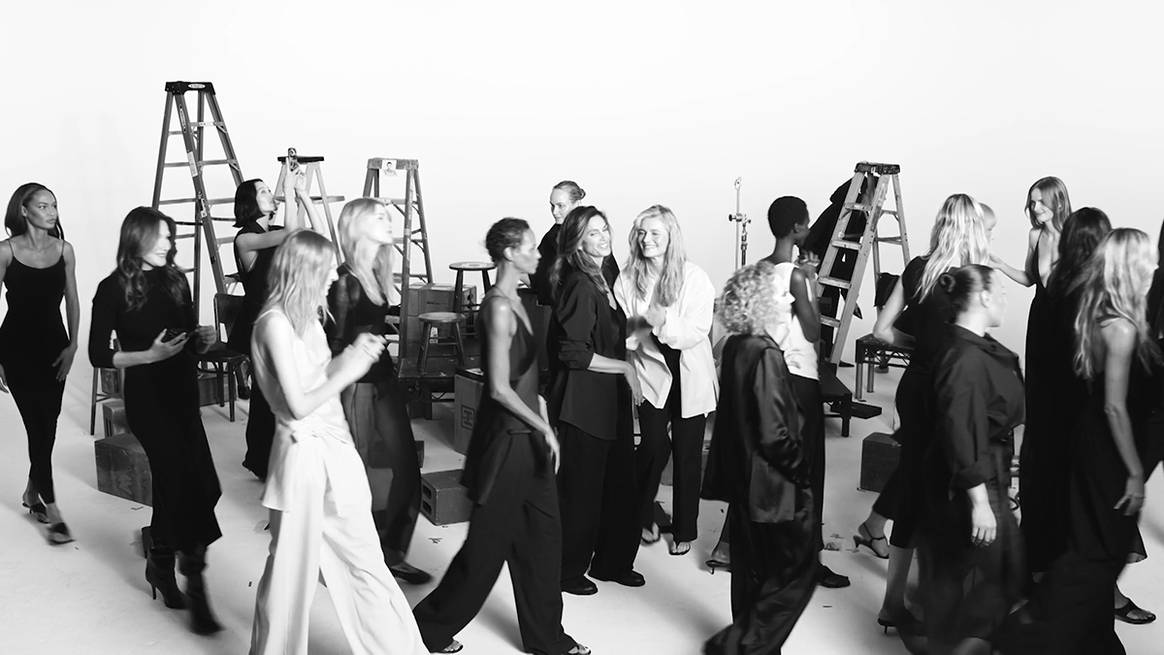 Vídeo conmemorativo por el 50º aniversario de Zara, dirigido por Steven Meisel y protagonizado con 50 modelos icónicas del mundo de la moda.