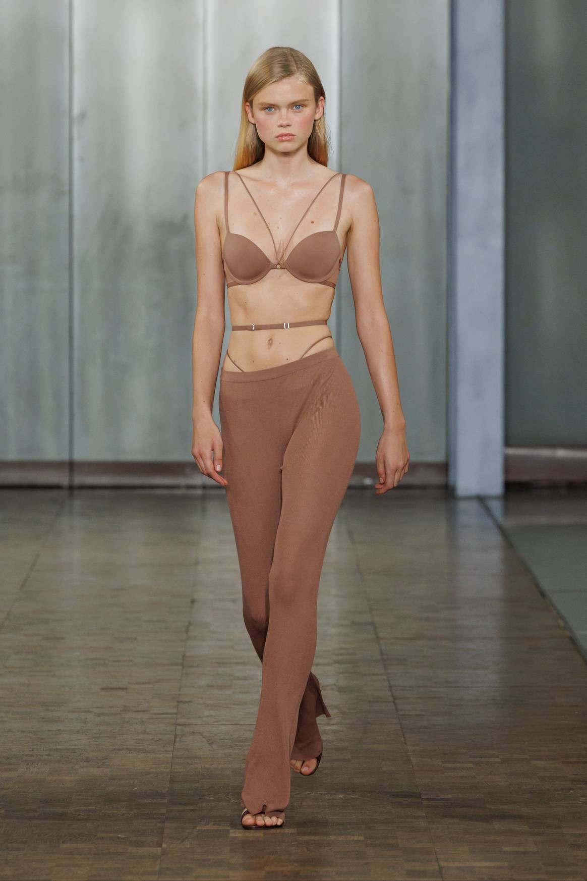 Nensi Dojaka voor Calvin Klein - Nensi Dojaka SS25 op LFW