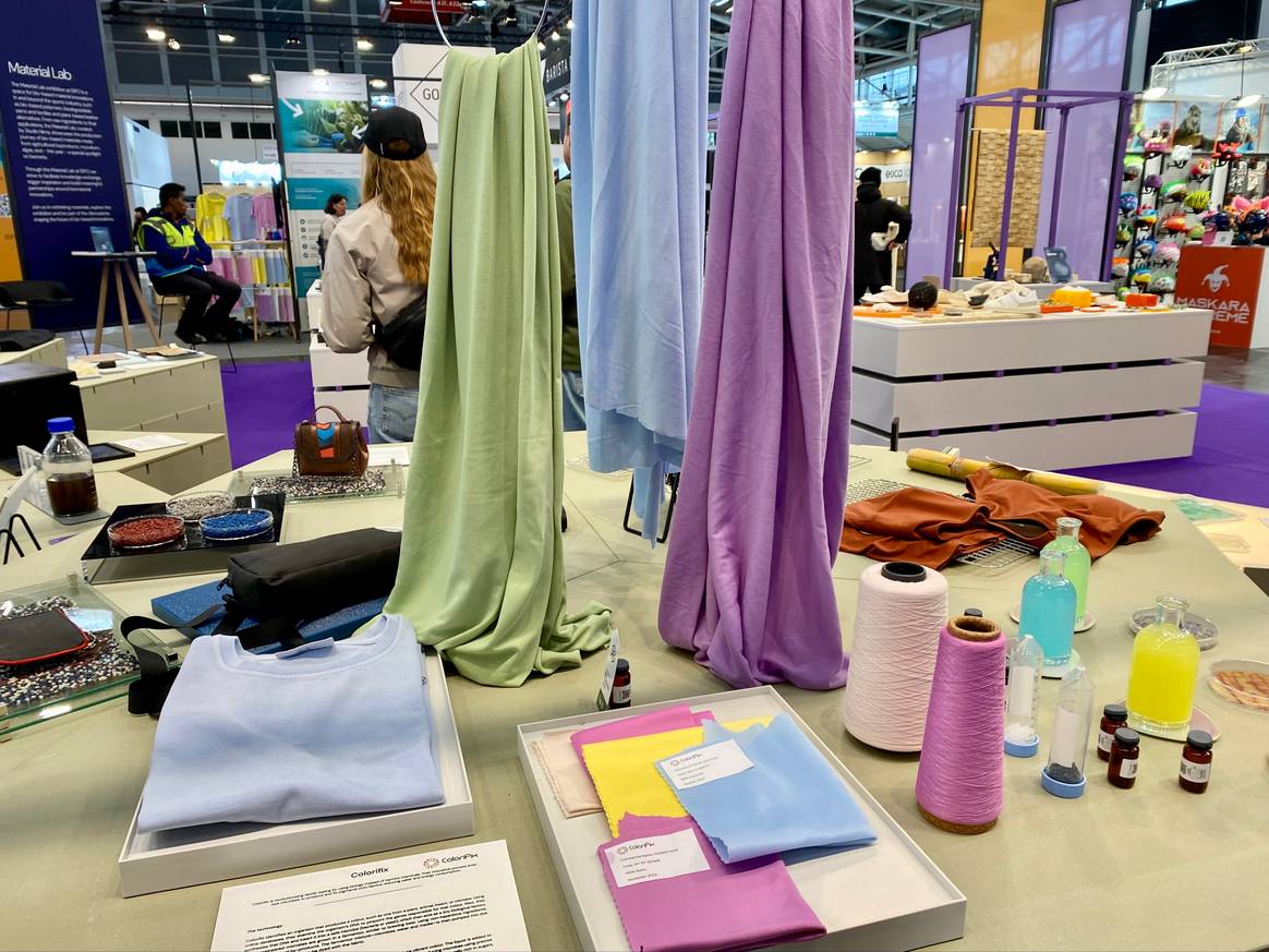 Colorifix: Hier bauen Bakterien Farben nach dem Vorbild der Natur.