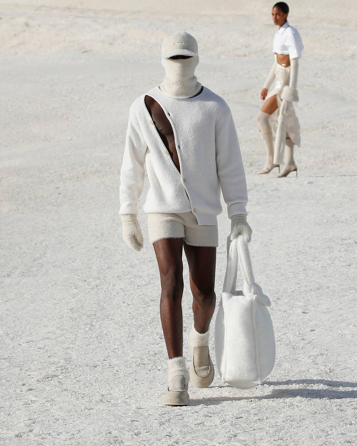 Photo Credits: Por cortesía de Jacquemus, desfile de presentación de la colección “Le Papier” y de la colección cápsula colaborativa junto a Nike.