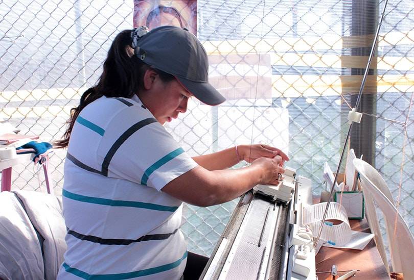 Conoce la marca sustentable que empodera a mujeres que están en prisión