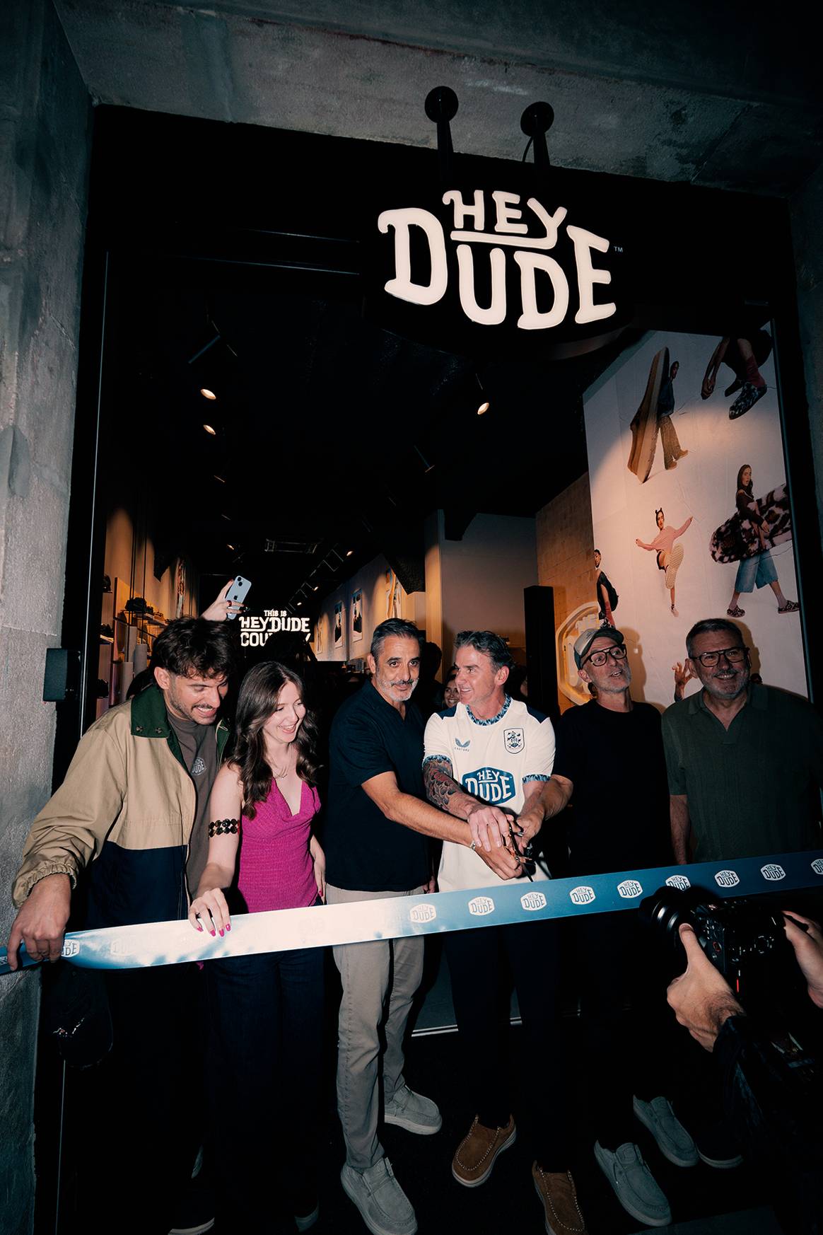Inauguración de la tienda de HeyDude en el número 24 de la calle de la Canuda de Barcelona (España).