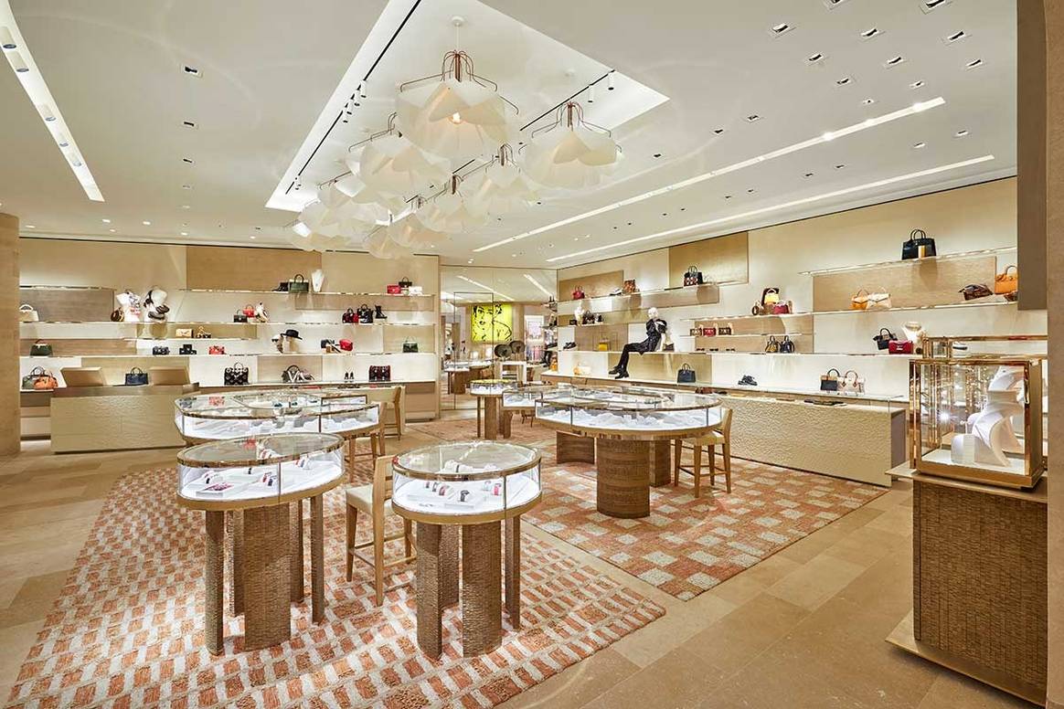 godt udledning Efterår Louis Vuitton reopens New Bond Street after renovation