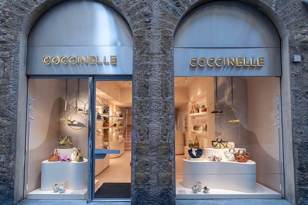 Una immagine dell'esterno del negozio di Firenze