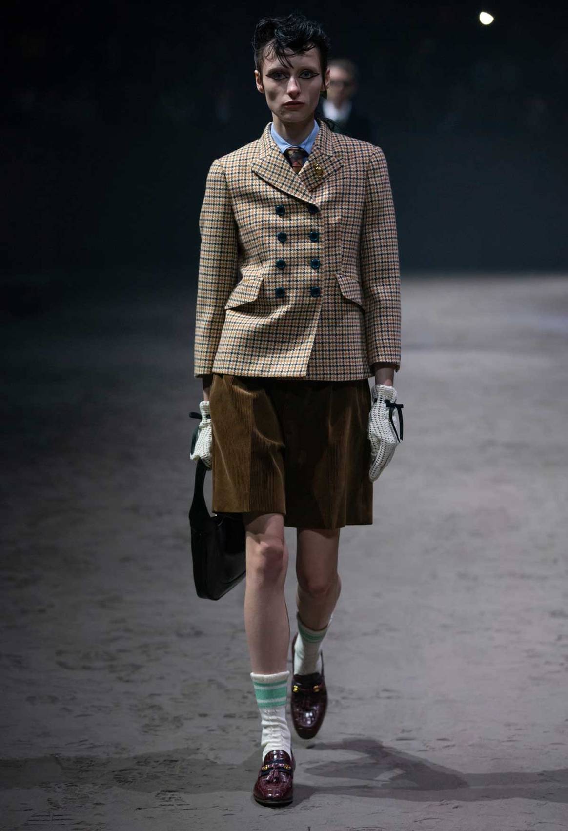 Gucci sacude Milán liberando al hombre de su “masculinidad tóxica”
