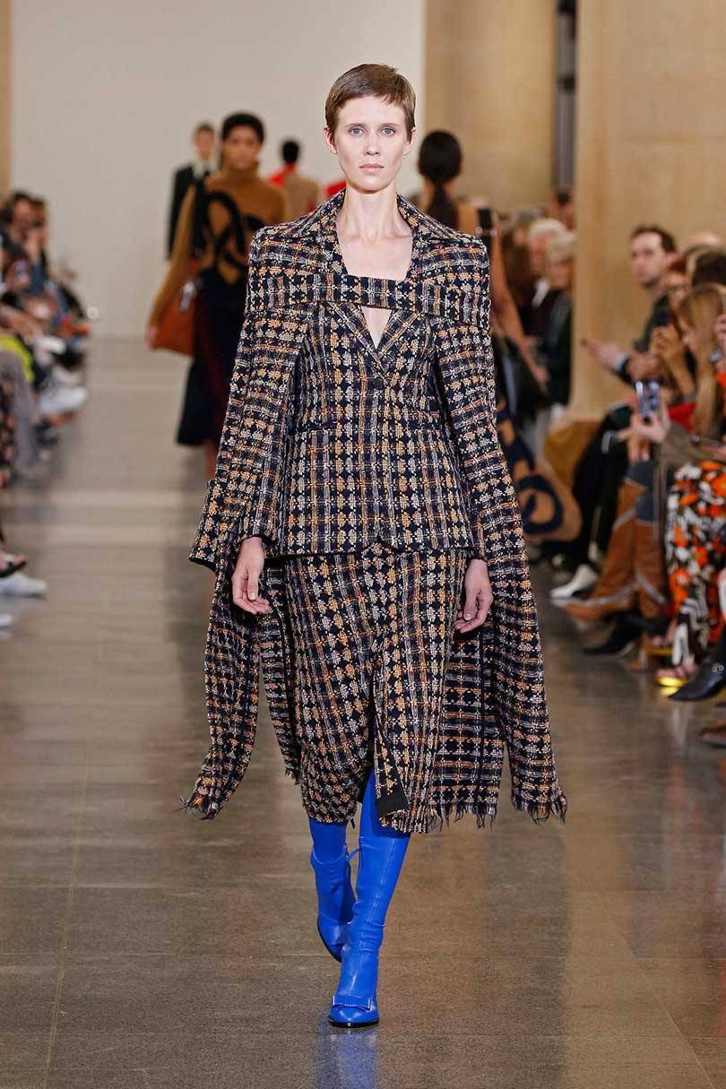 Victoria Beckham encuentra inspiración en los 1970 en la Fashion Week de Londres