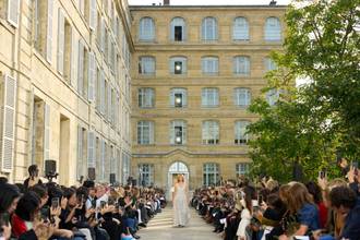 La uruguaya Gabriela Hearst se inspira en el tarot para su desfile en París