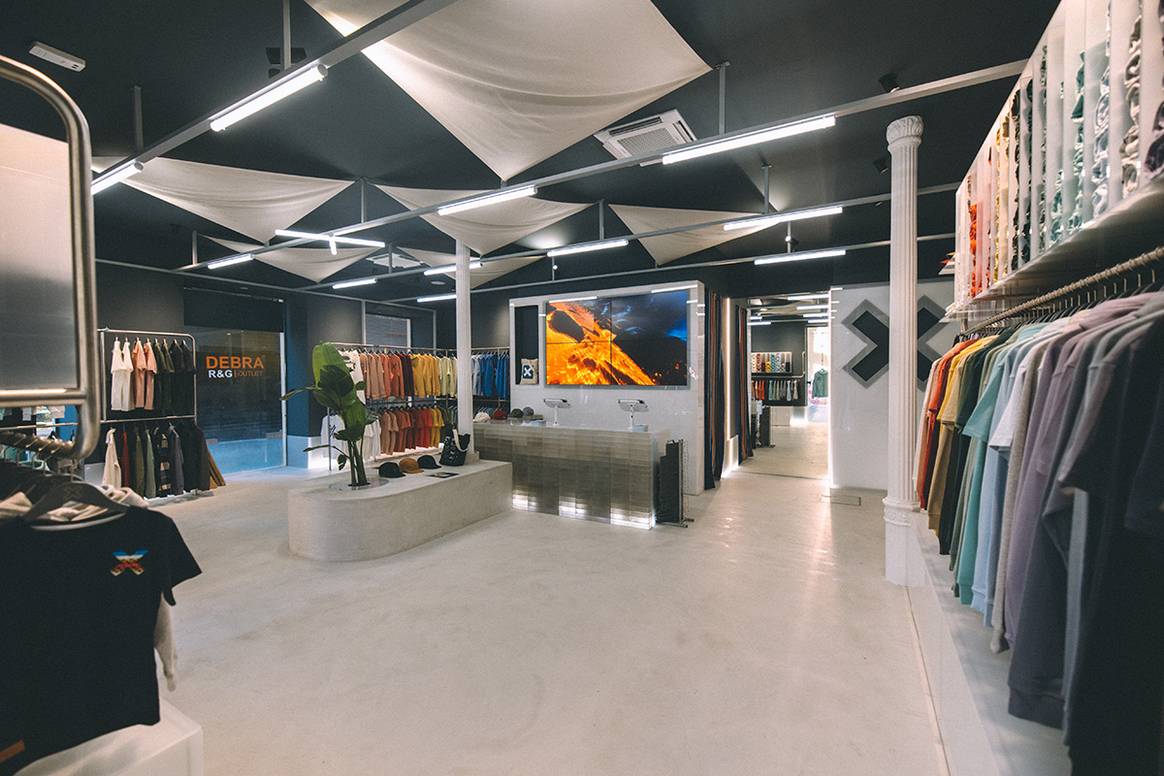 Photo Credits: Interior de la nueva tienda de Blue Banana en el número 3 de la calle Especería de Málaga. Fotografía de cortesía.