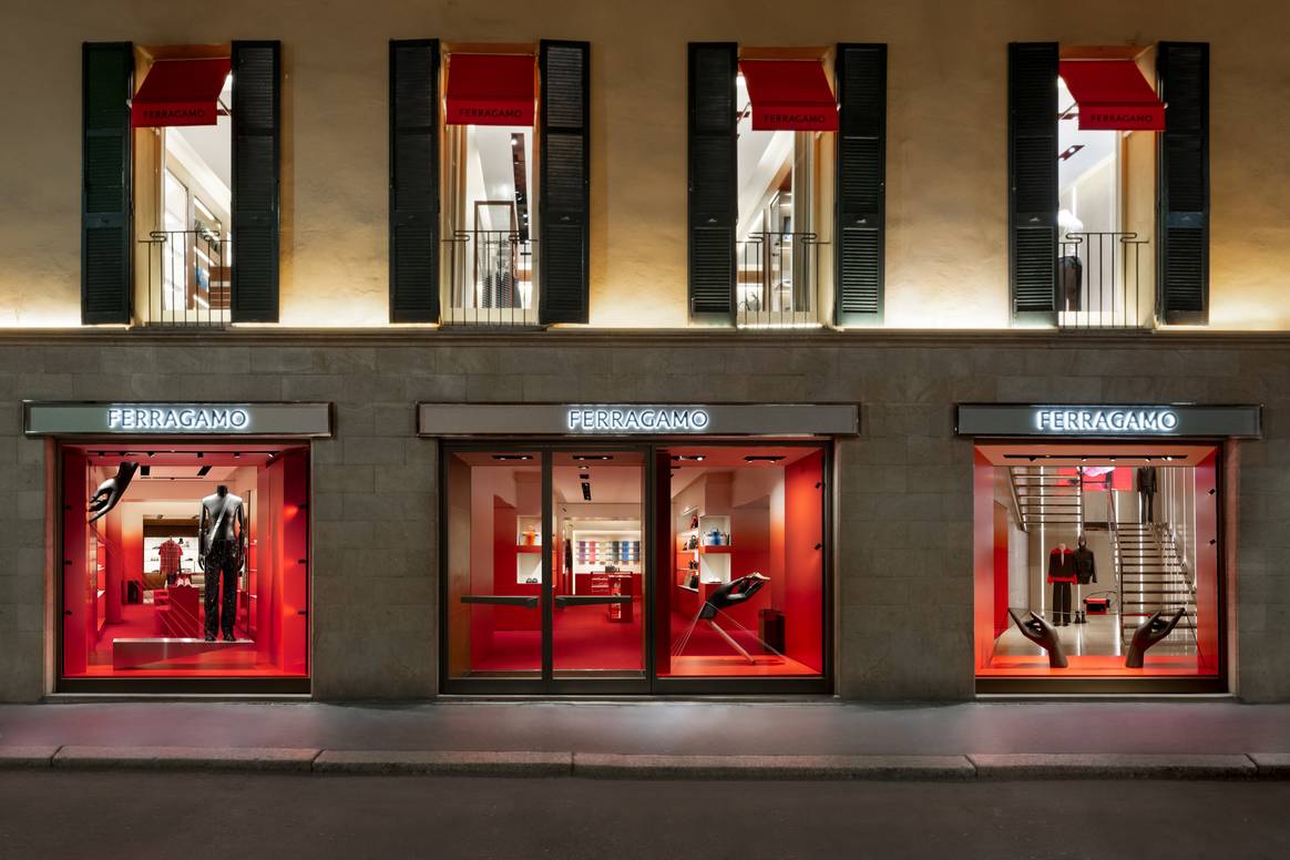 Die Schaufenster bei Ferragamo während der Mailänder Designwoche 2023. Foto: Ferragamo