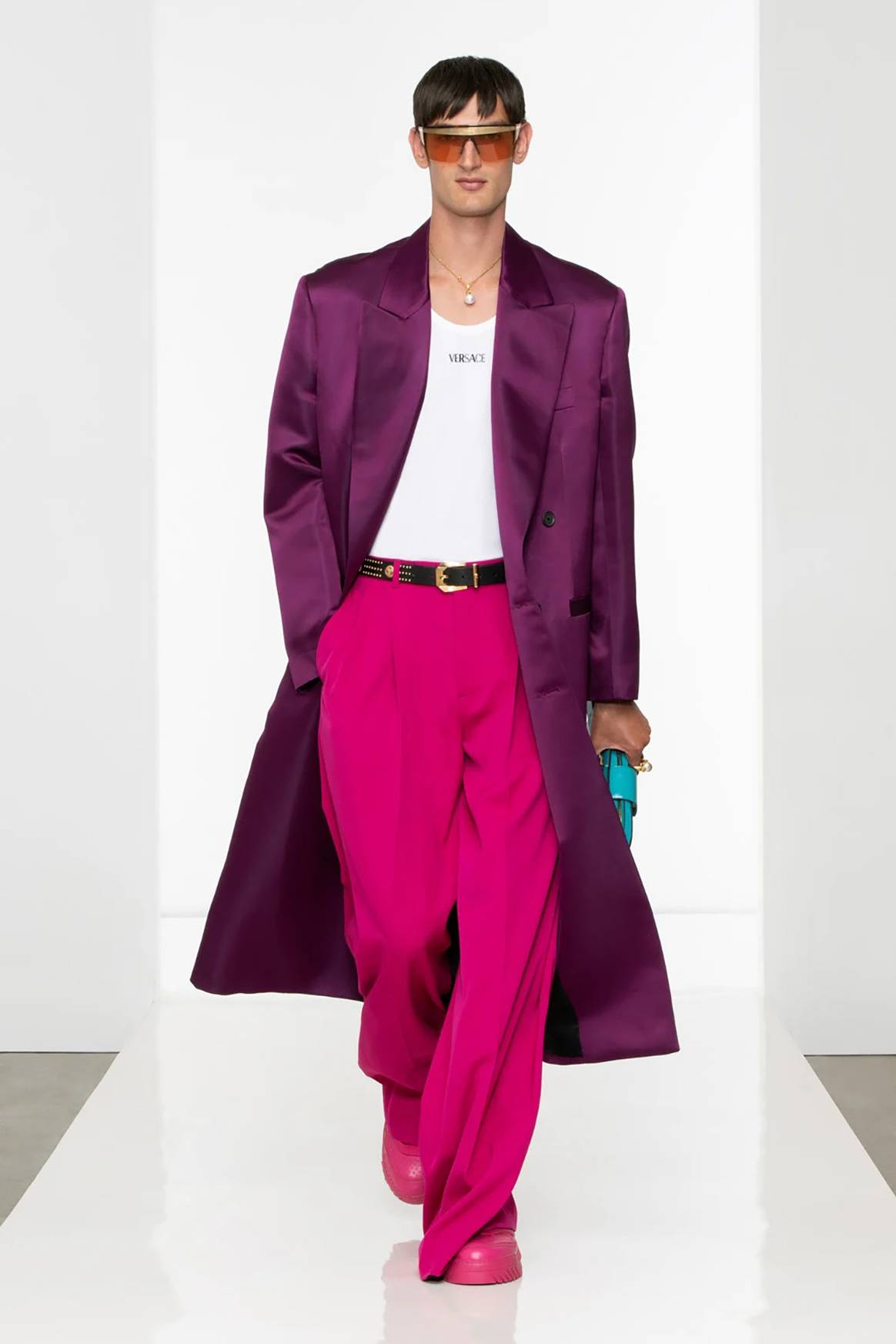 Photo Credits: Versace, colección masculina para la temporada Otoño/Invierno 2022/2023 FW22. Versace, página oficial.