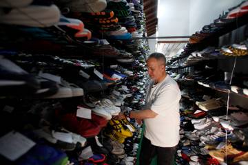 La "vida en pasos": historias de zapatos en una inmensa colección en Ecuador