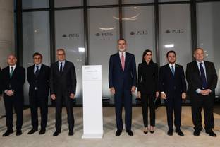 Los reyes Felipe VI y Letizia inauguran la nueva torre de oficinas del Grupo Puig