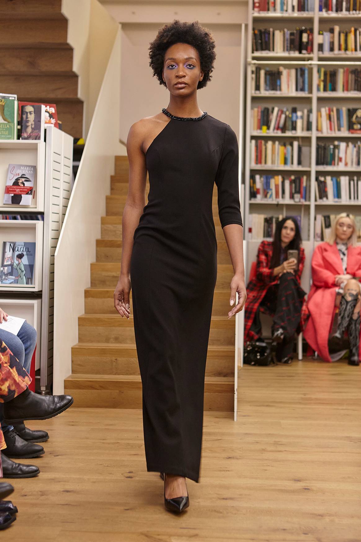 Photo Credits: Sohuman, desfile de la colección “Anonymous was a woman” (Anónimo era mujer) durante la London Fashion Week. Fotografía de cortesía.