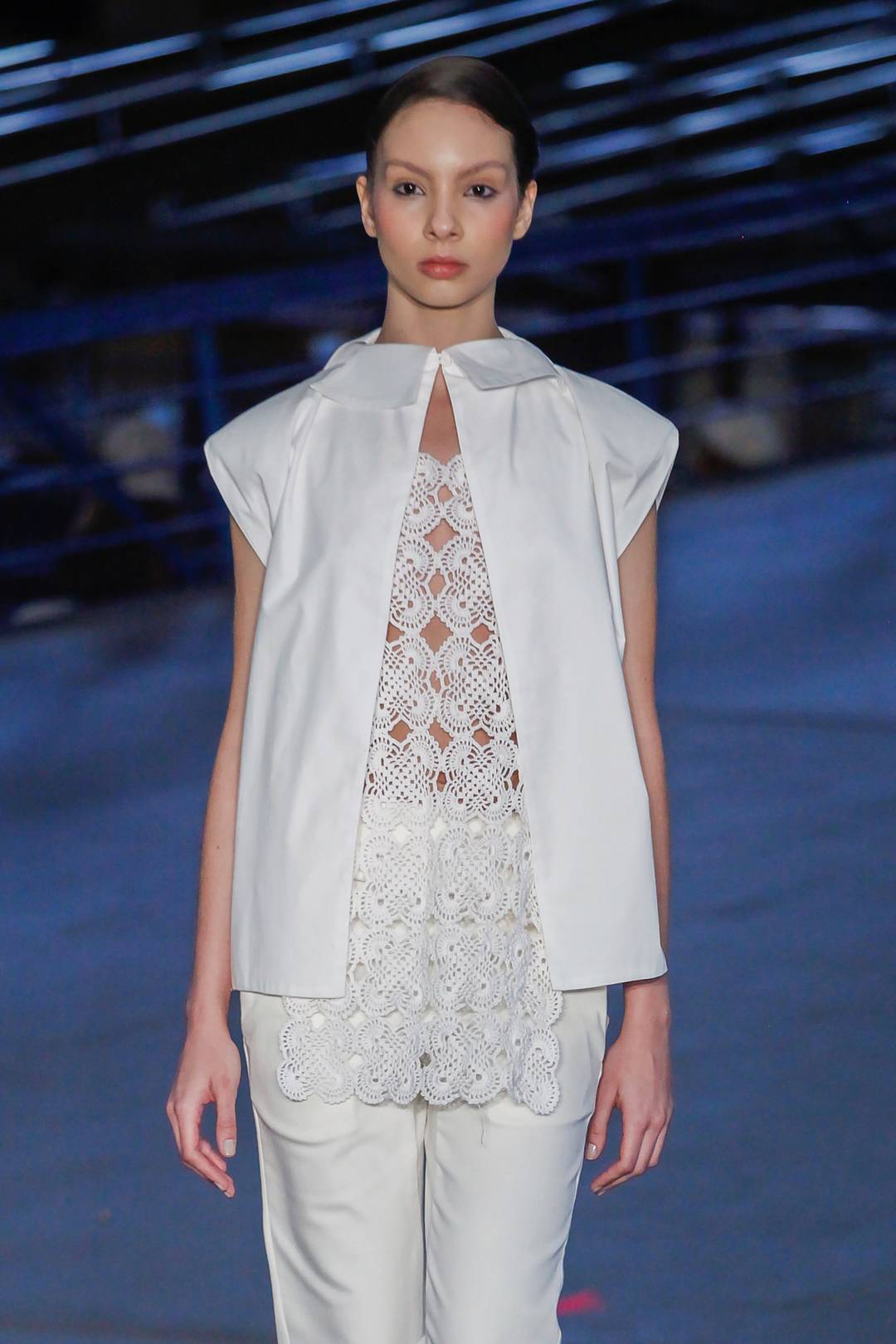 Angela Brito inseriu renda de maneira discreta no top.