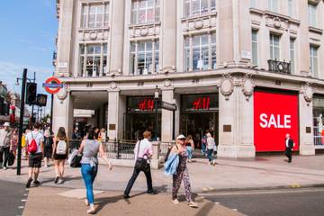 Weekday footfall outpaces weekends as workers return to the office