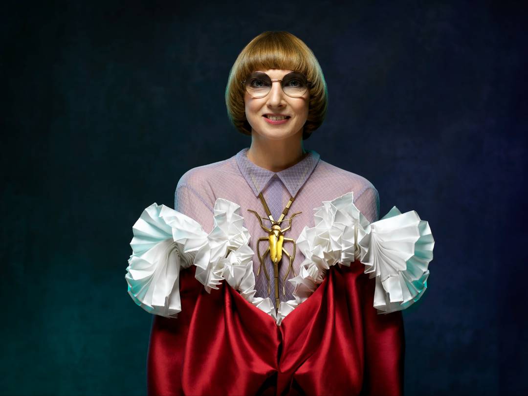 Un ritratto di Nicole-Uniquole che indossa un abito di-Edwin Oudshoorn