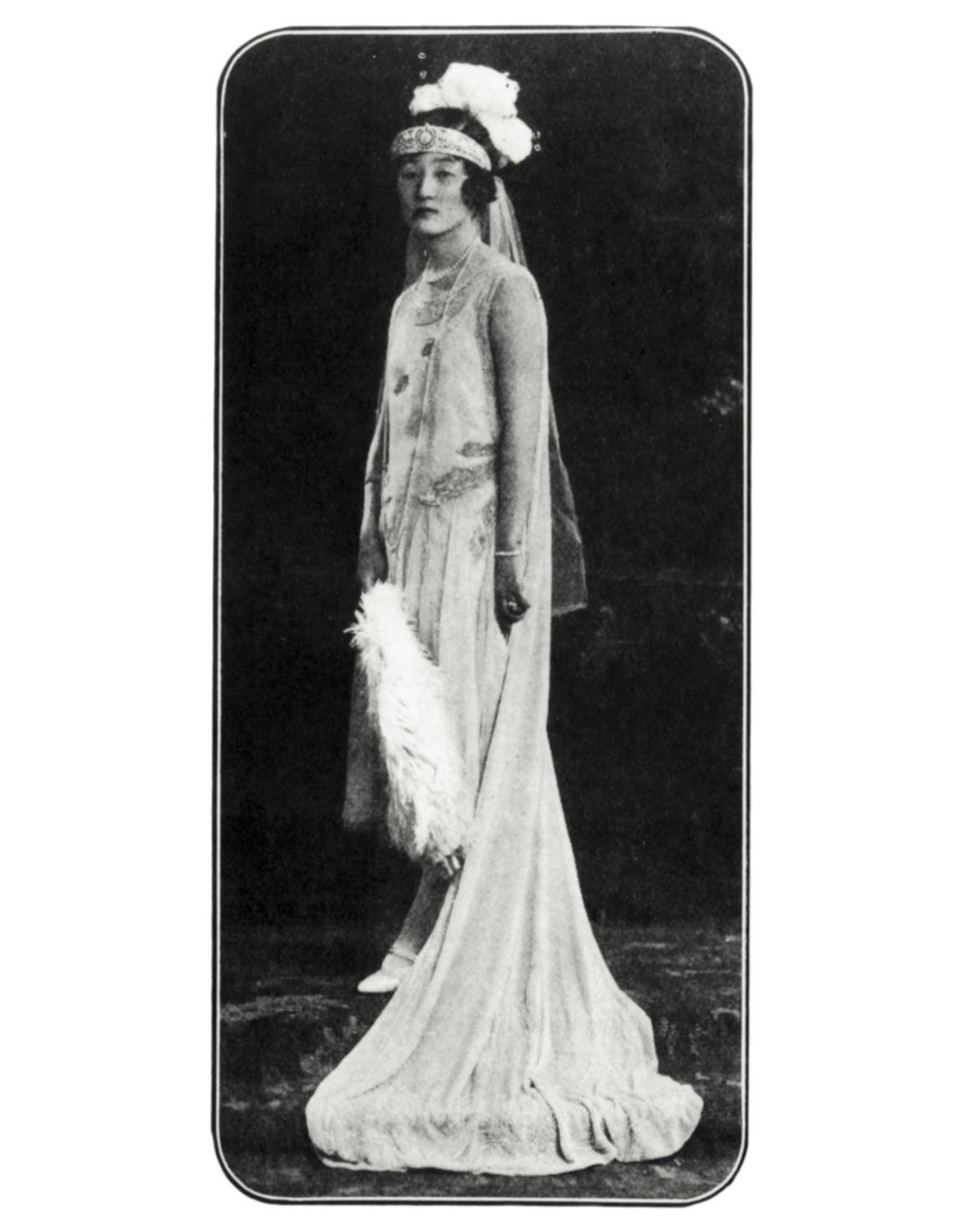 La marquesa Kikuo Maeda luciendo su tiara de Chaumet.
