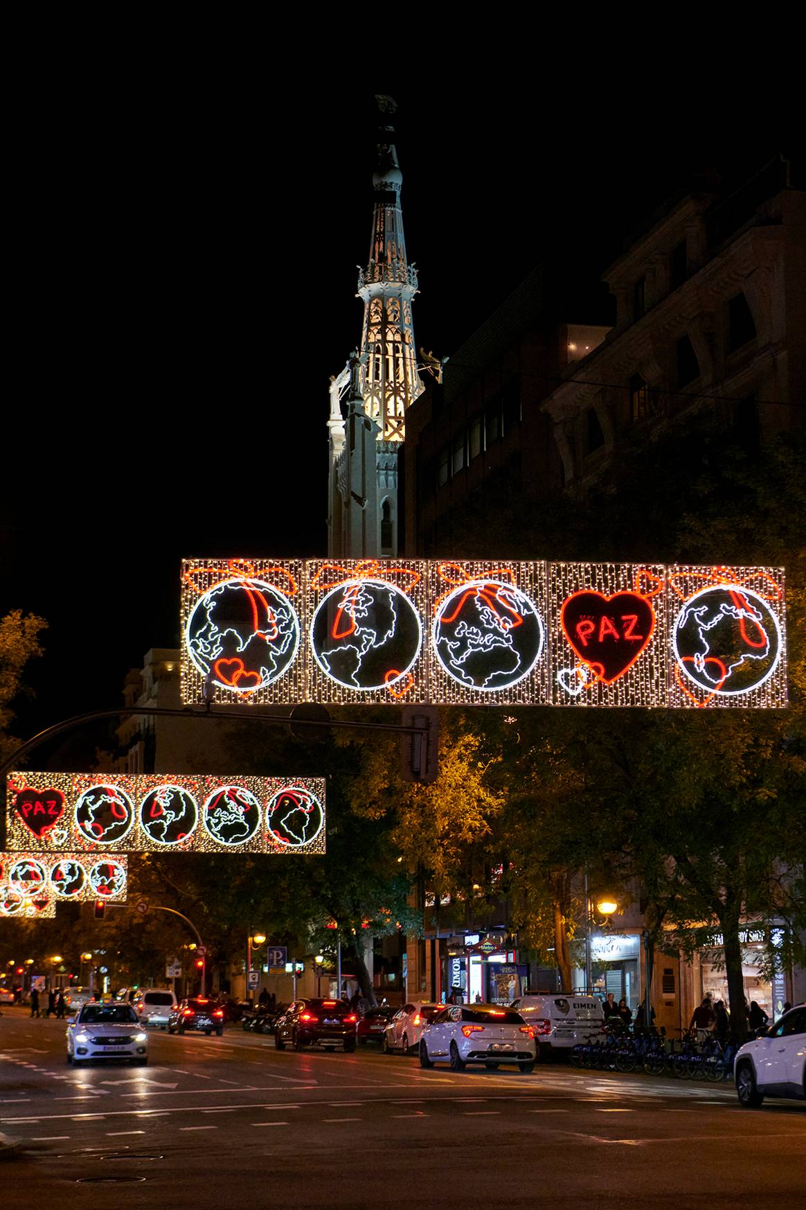 Diseño de Marta Rota, de Tot-Hom, para el alumbrado de Navidad del Ayuntamiento de Madrid.