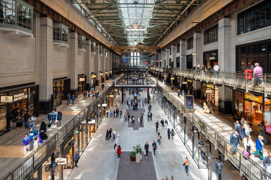 Mall foot traffic increase during Memorial Day weekend