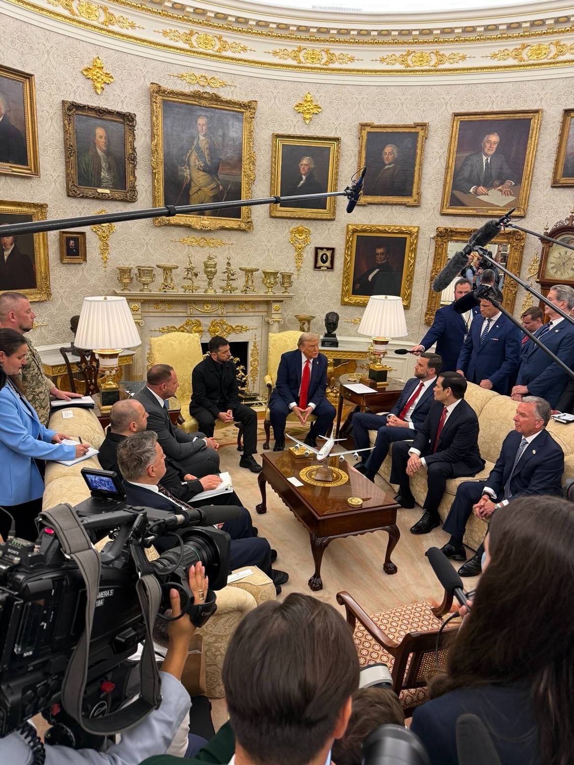 Reunión bilateral entre los presidentes de Estados Unidos y Ucrania del 18 de agosto de 2025.