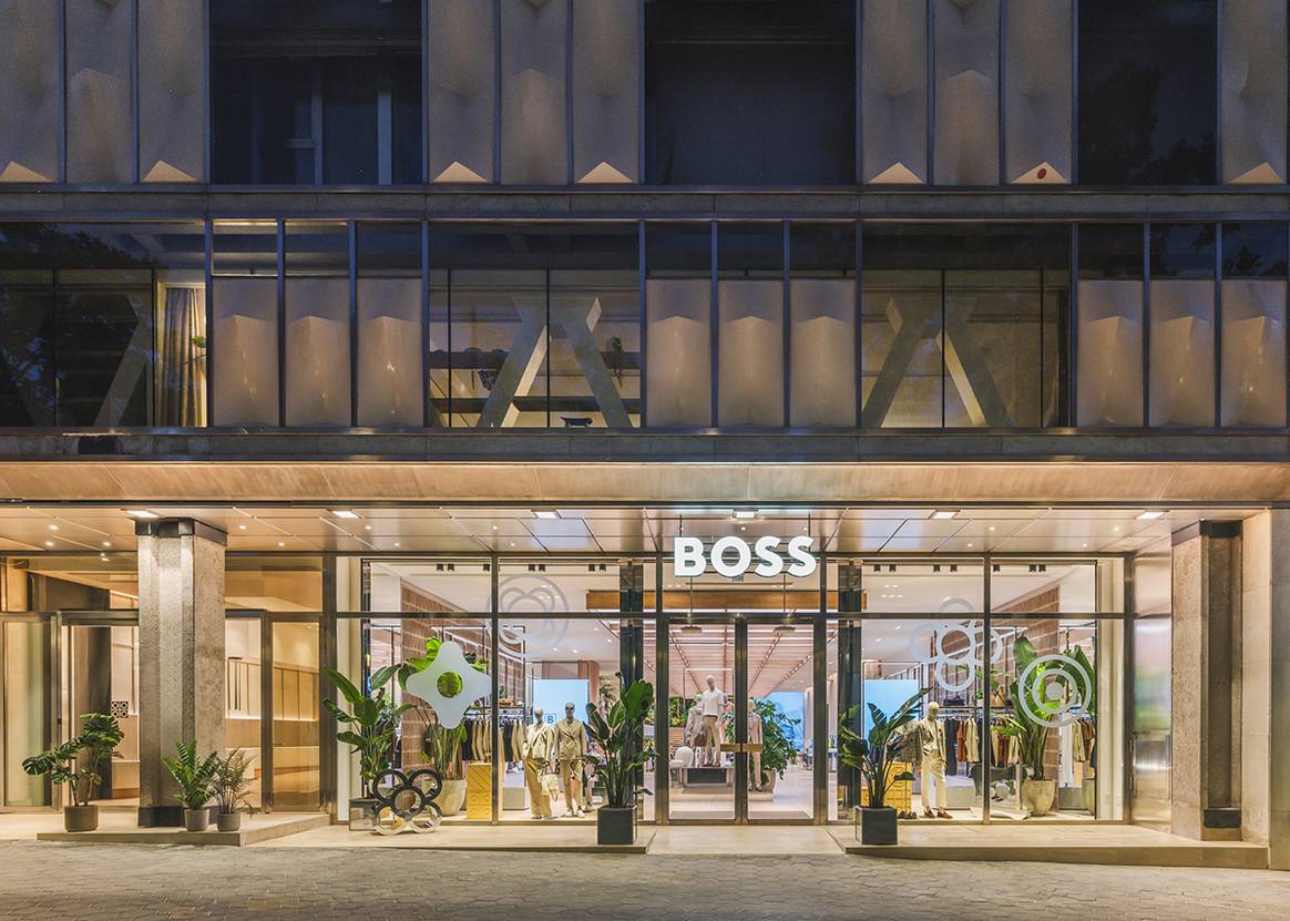 Tienda de Boss en el número 84 del paseo de Gracia de Barcelona (España).