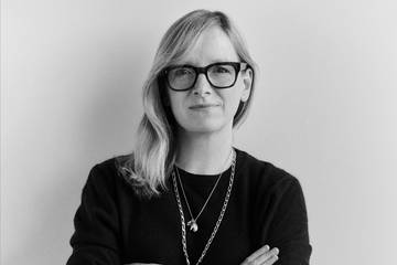 Sarah Burton est la nouvelle directrice artistique de Givenchy, propriété de LVMH