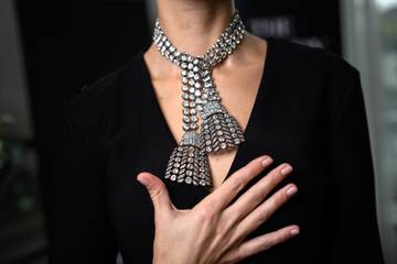 Mysterious diamond-laden necklace fetches 4.8 million dollars in Geneva auction