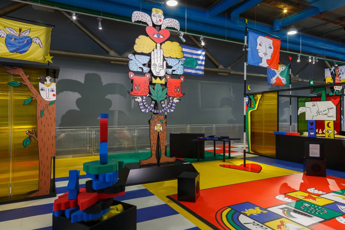 Jean-Charles de Castelbajac Le peuple de demain  © Centre Pompidou, H. Veronese, 2021