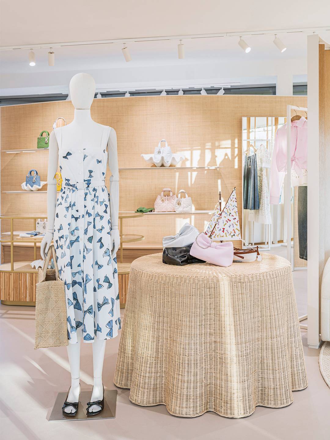 Tienda “resort” de Dior en Ibiza, para la temporada de Verano 2026.