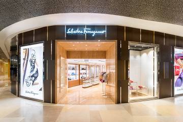 Ferragamo riapre a Singapore