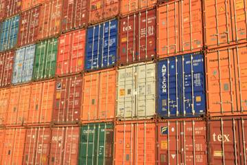 Chinas Exporte steigen weiter unerwartet stark 