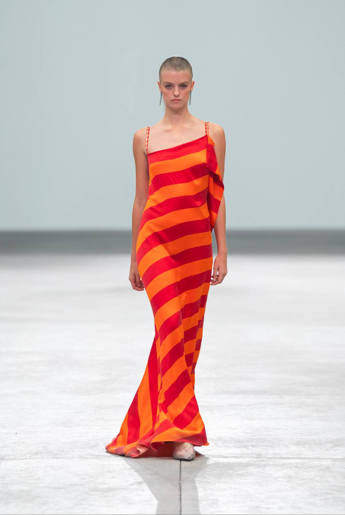 Coloridas prendas que refuerzan el recuerdo de Acapulco de décadas atrás.