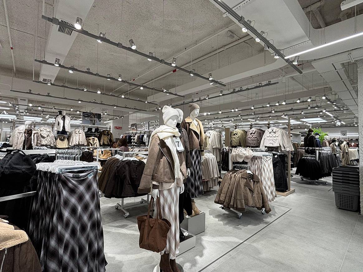 Tienda de Lefties en el centro comercial N4 de Écija, Sevilla (España).