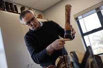 Amerikanskproducerede cowboystøvler truet af told på sydafrikansk strudselæder