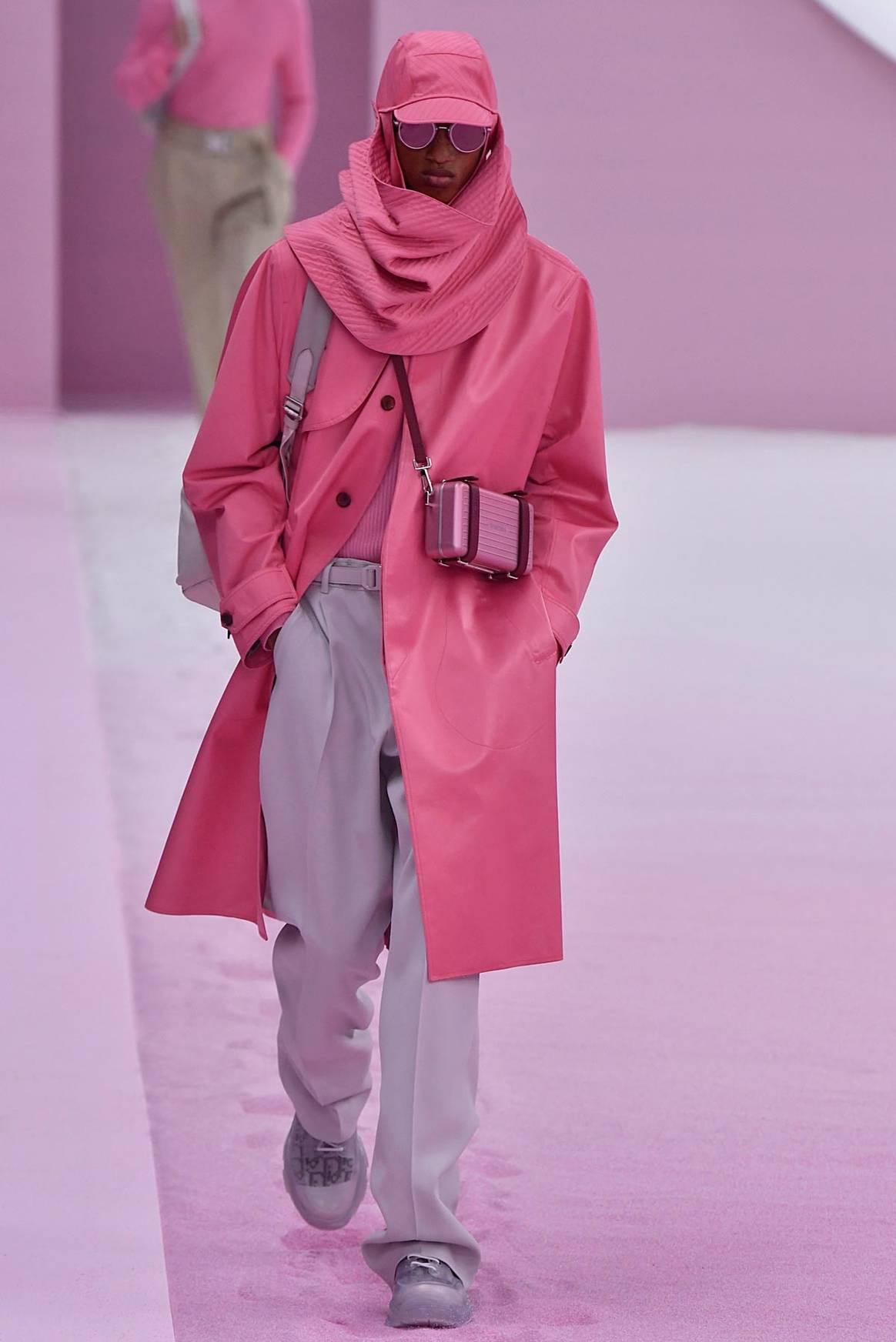 Dior viste al hombre inmaculado en desfile al que asistió J Balvin