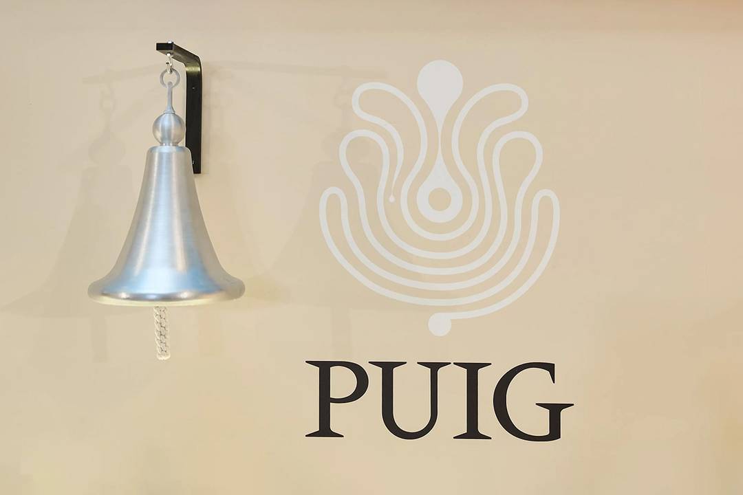 Ceremonia del “toque de campana” con la que Puig celebraba su salida al parqué desde la Bolsa de Barcelona, el 3 de mayo de 2024.