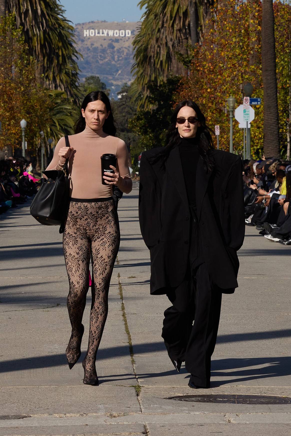 Balenciaga, desfile de presentación en Los Ángeles de la colección de Otoño para hombre y mujer FW24.