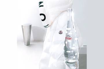 Evian s'associe a Moncler et lance une édition limitée de verre