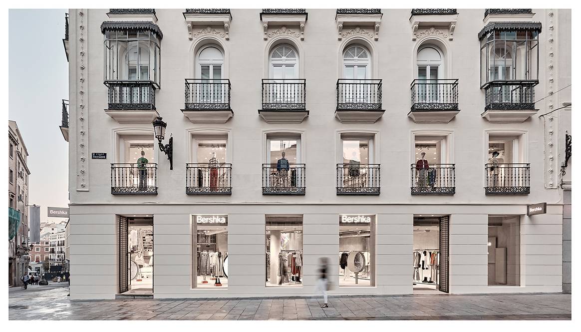 Photo Credits: Interior de la nueva flagship store Bershka Preciados. Cortesía de Bershka