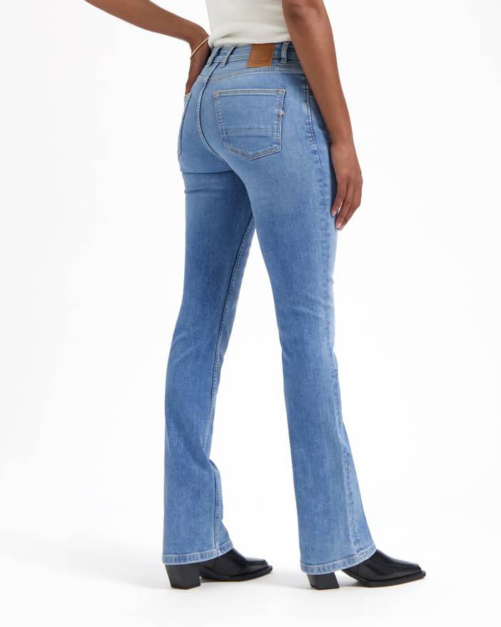 Amy Bootcut Sky High - Duurzame Bootcut Jeans - Sky High | KUYICHI