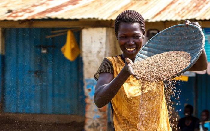 30-Year Sweatshirt unterstützt Jungunternehmer in Afrika