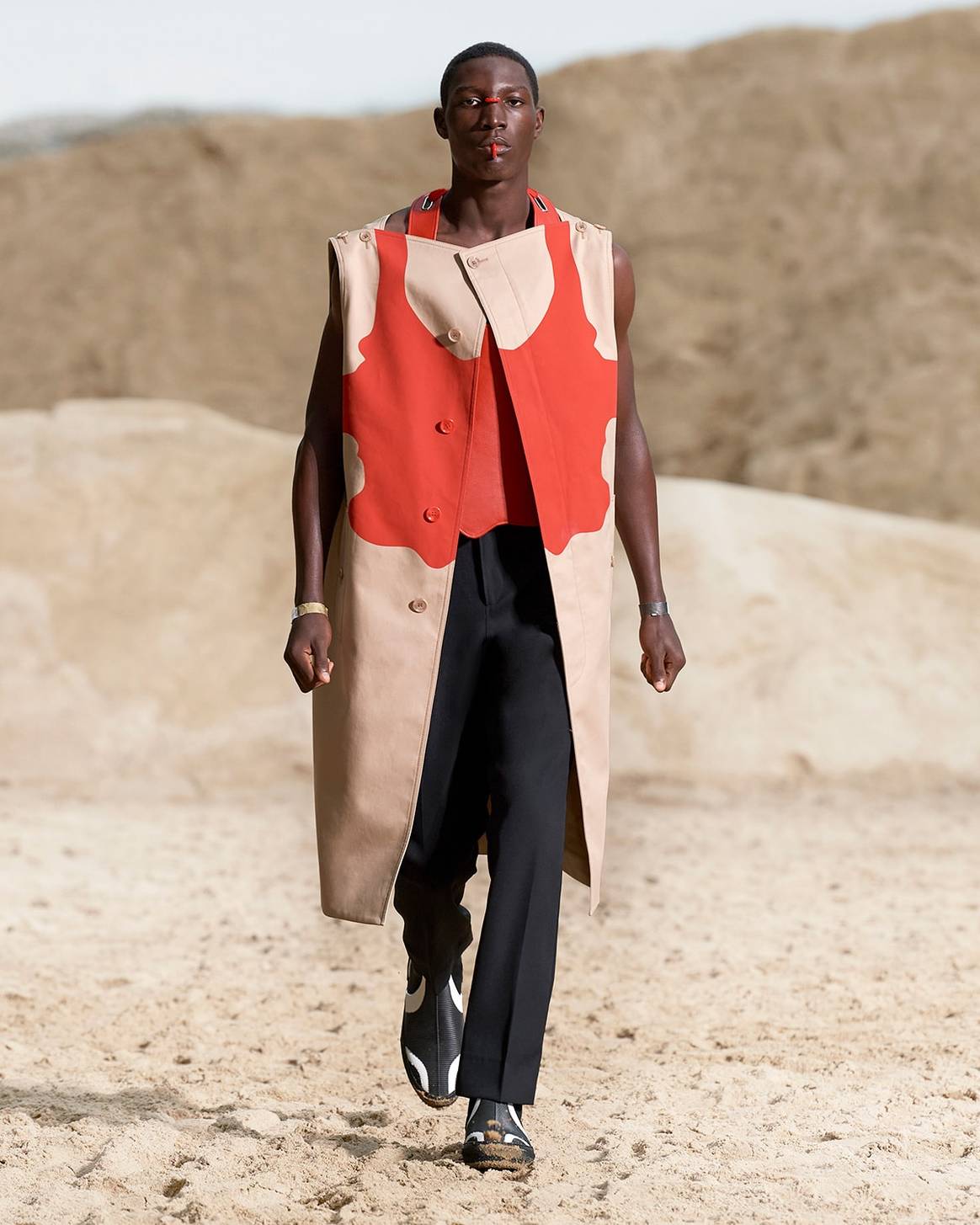Burberry SS22: Tisci ‘challenges conventional codes’ in otherworldly menswear show