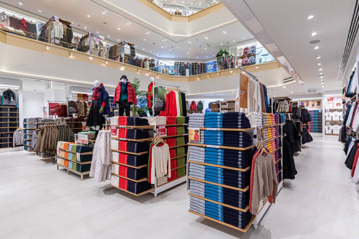 Interior de la “flagship store” de Uniqlo en el 37 de la Gran Vía de Madrid.