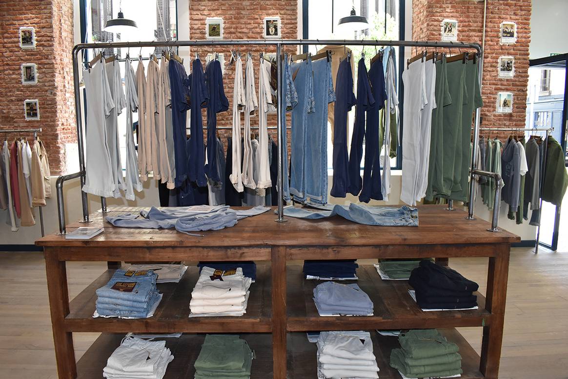 Tienda de Tintoremus en el número 13 de la calle del Almirante de Madrid (España).