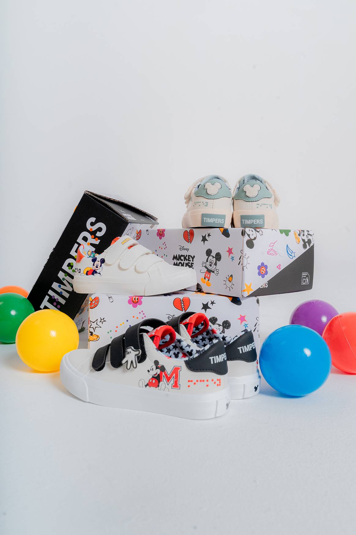 Fotografía de campaña de la colección cápsula colaborativa de Timpers y Disney.