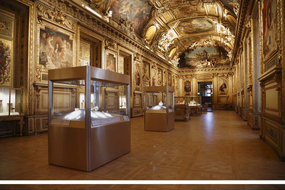 Louvre Museum jewellery heist image