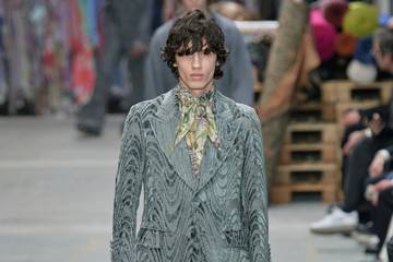 Video: Marco de Vincenzo showt eerste mannenmodecollectie voor Etro tijdens Milan Fashion Week 