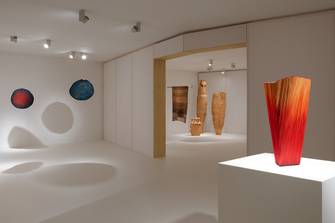 Loewe entrega en Madrid el Craft Prize 2025 y “presenta en sociedad” a sus nuevos directores creativos
