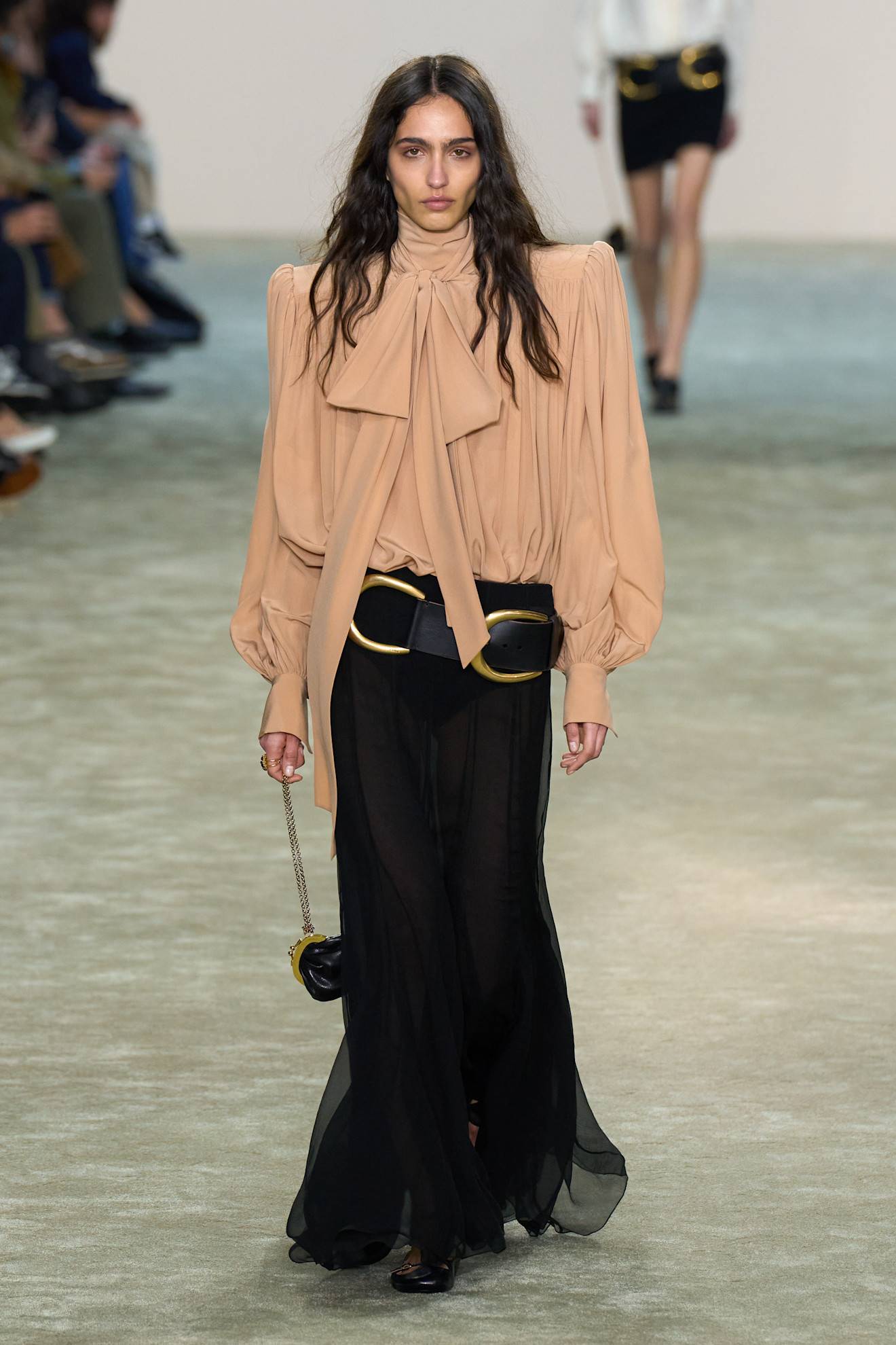 Chloé FW25 RTW - Worldwide Fashion Design Lookbook
